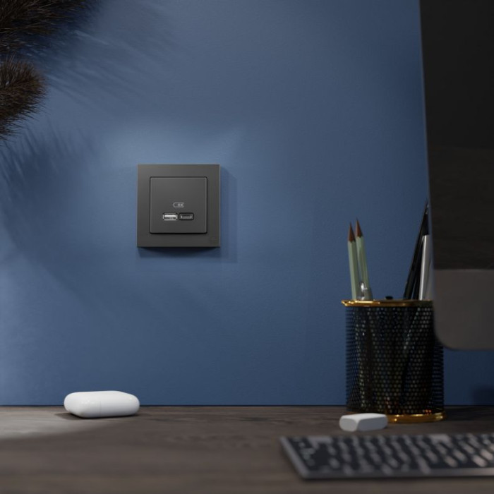 Накладка Merten System M для механізму зарядного пристрою USB чорний матовий