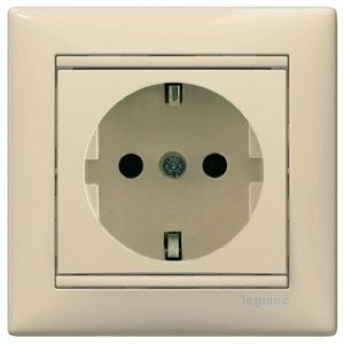 Розетка Legrand Valena із заземленням з рамкою слонова кістка
