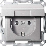 Розетка Merten SCHUKO з кришкою IP44 алюміній